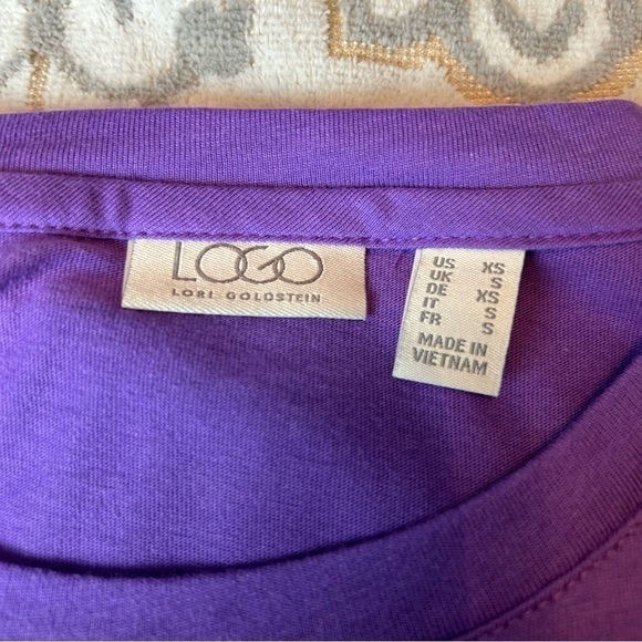 LOGO by Lori Goldstein Purple Short Sleeve High Low Lace Accent Top Sz.XS - Picture 13 of 16
